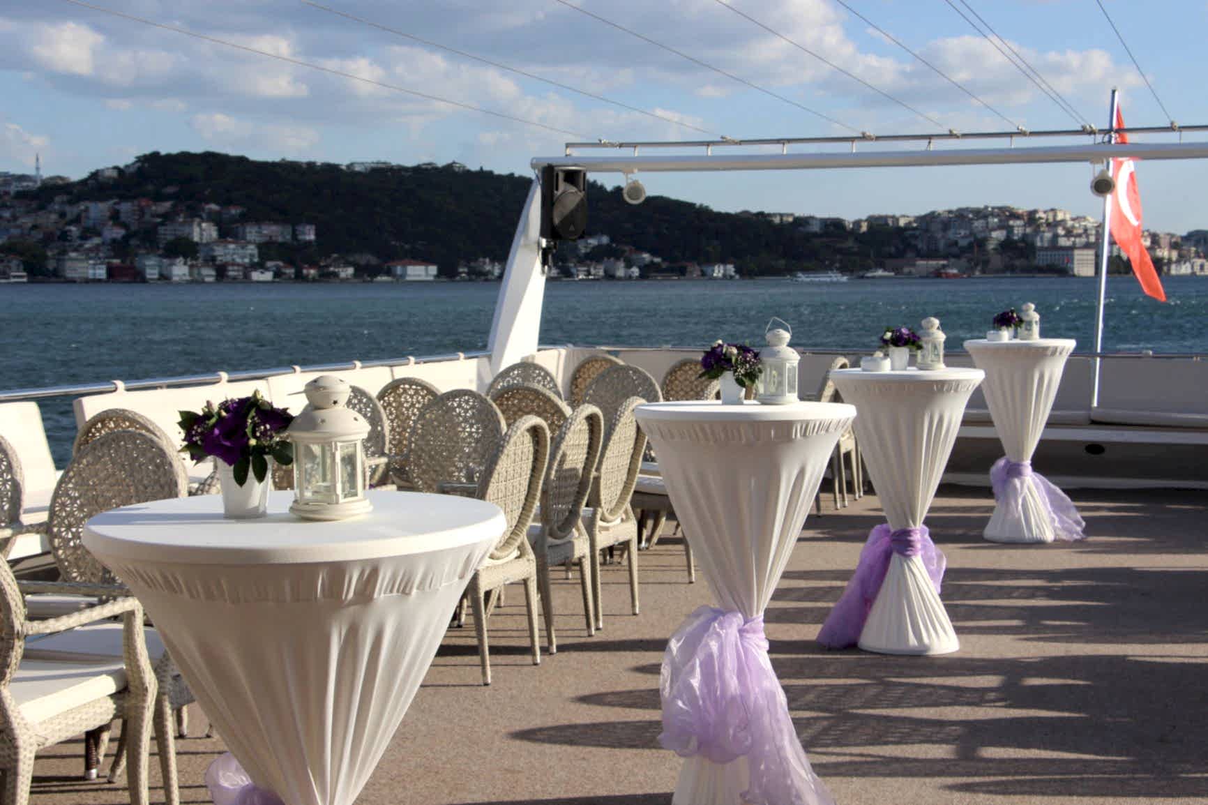 Teknede Düğün Davetinde Ne Giyilir?